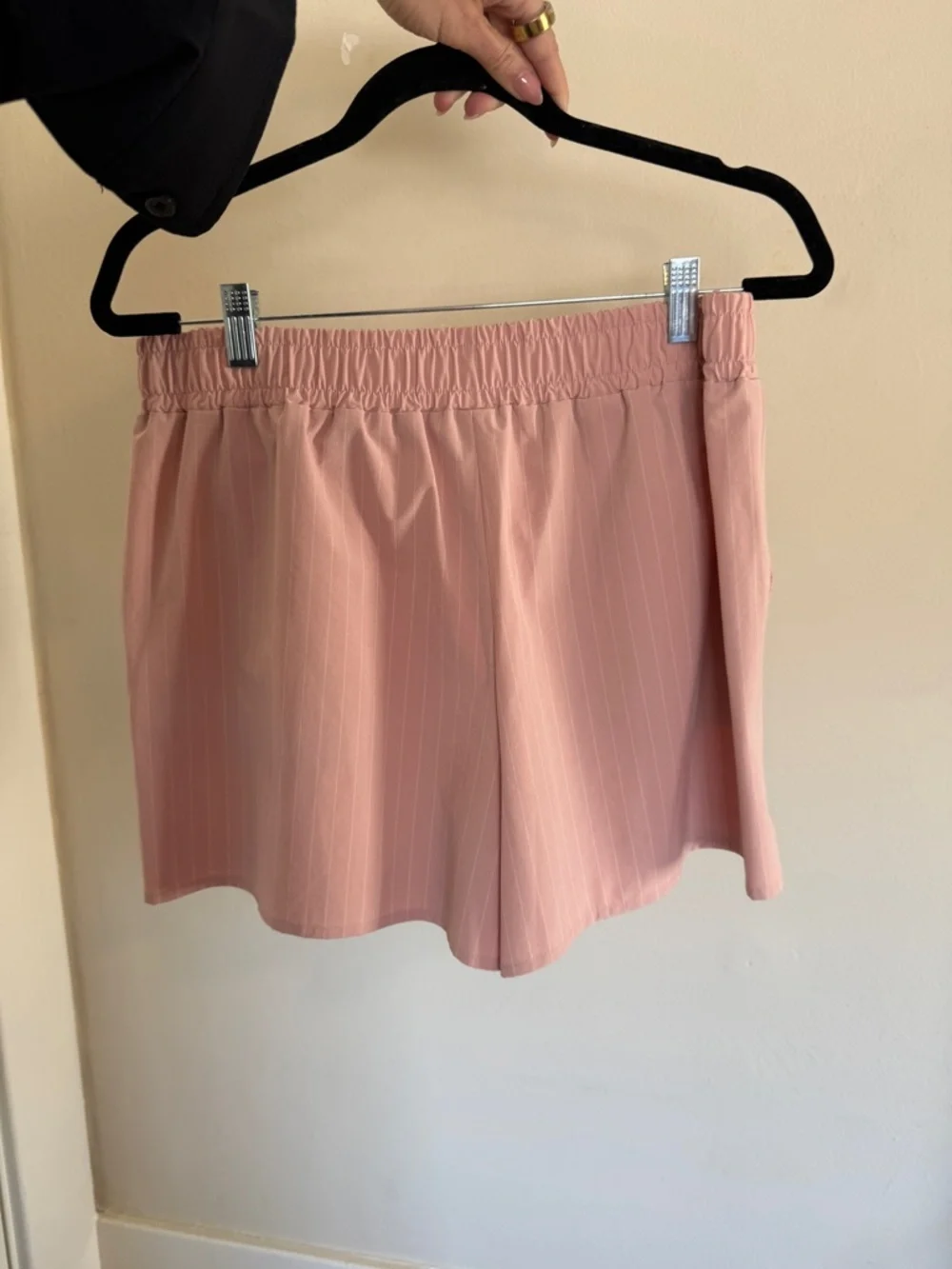 Limited Pink QUARTZ ALO Yoga Oversized Pin-strip Buton down Shirt + Shorts MED - Picture 6 of 7